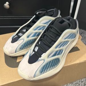 Yeezy 700 V3 kyanite